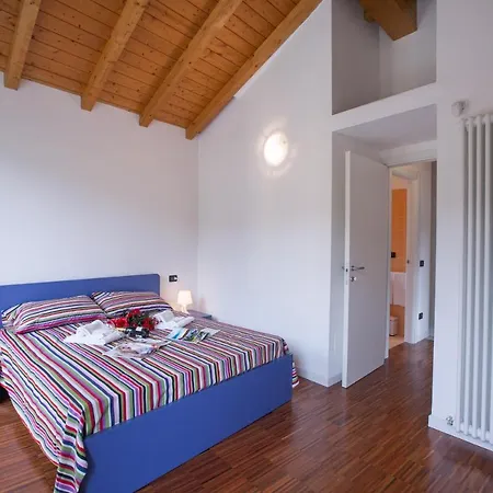 Sleeps 5 Pool Air Con
