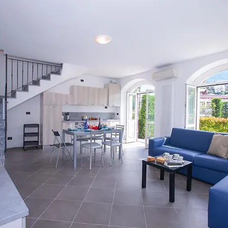 Sleeps 5 Pool Air Con